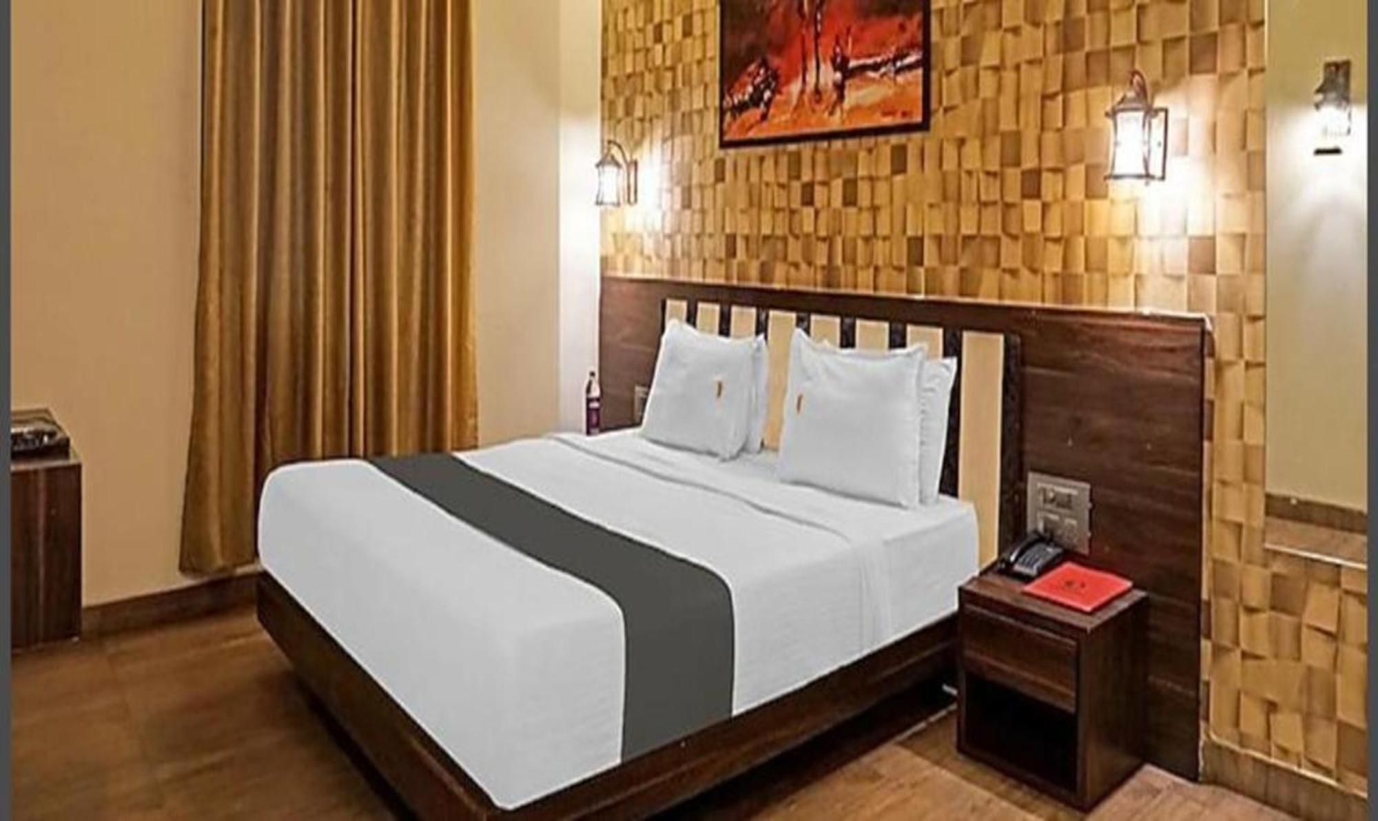 Omkar Executive Hotell Yerandwane Exteriör bild