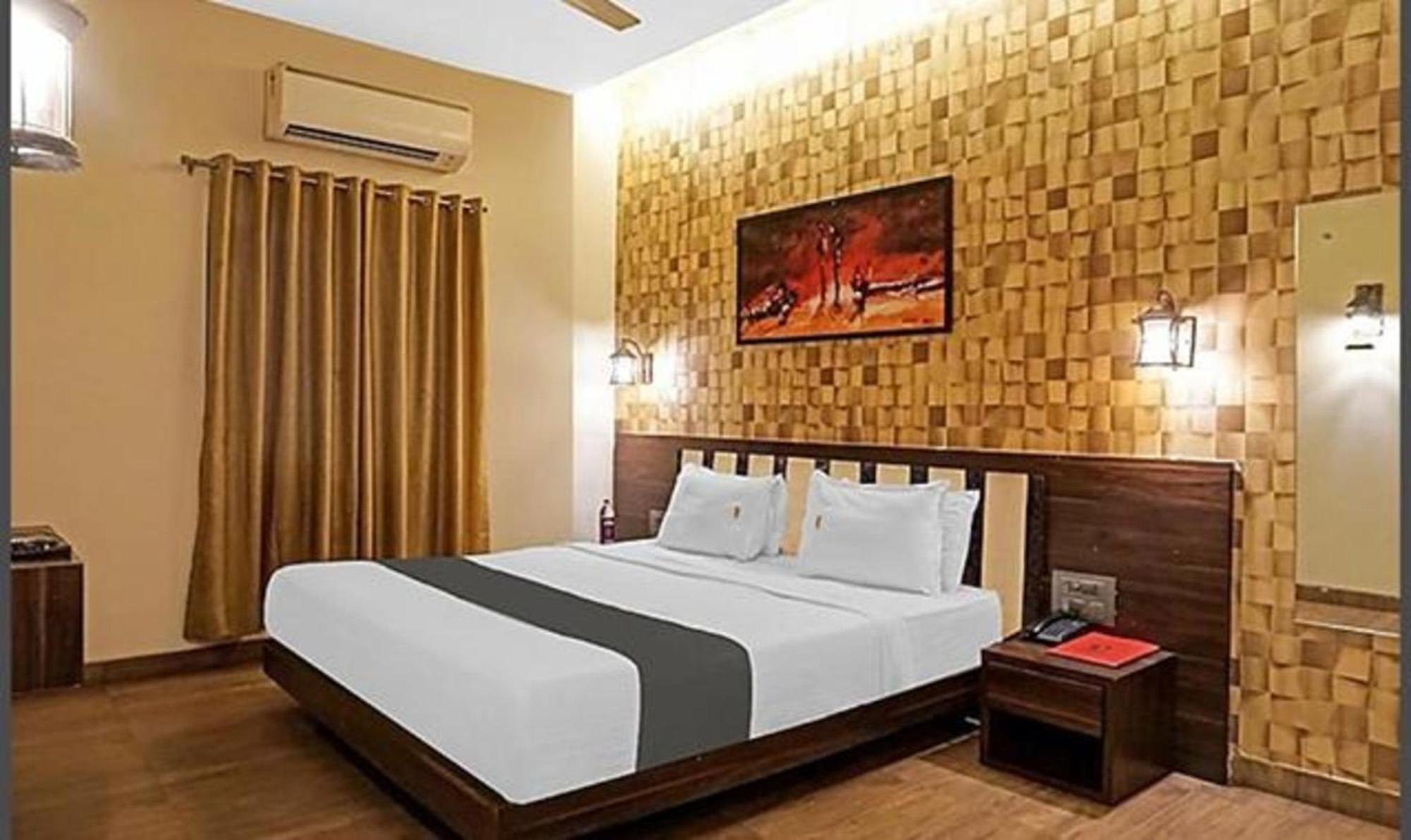 Omkar Executive Hotell Yerandwane Exteriör bild