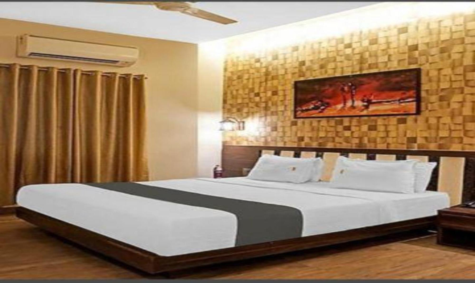 Omkar Executive Hotell Yerandwane Exteriör bild